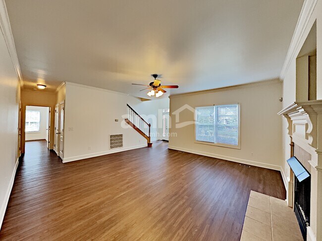 Foto del edificio - 445 Bethany Cir