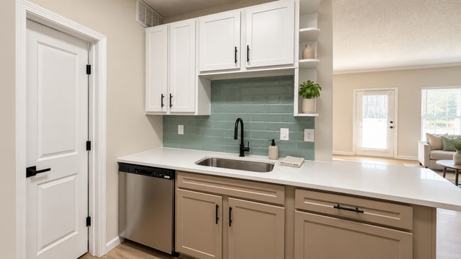 Building Photo - Linden at Southover