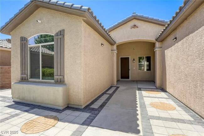 Foto del edificio - 5687 Golden Leaf Ave