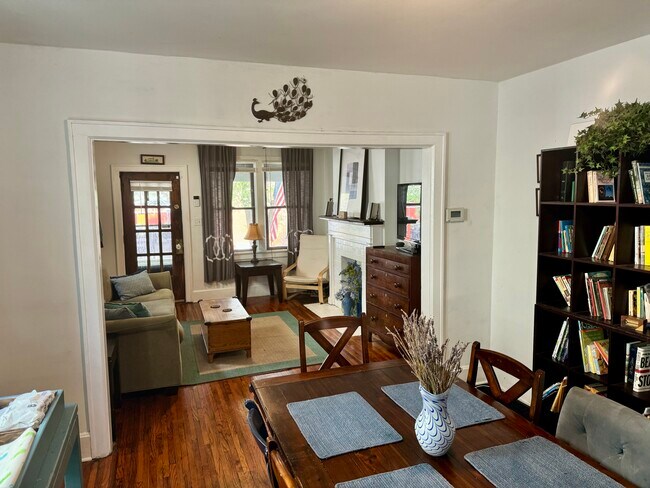 Living room - 1235 Bruck St