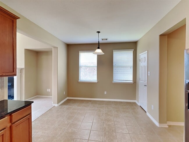 Building Photo - 633 Rocky Hollow Ln