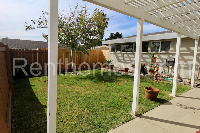 Building Photo - 2482 Moonstone Dr
