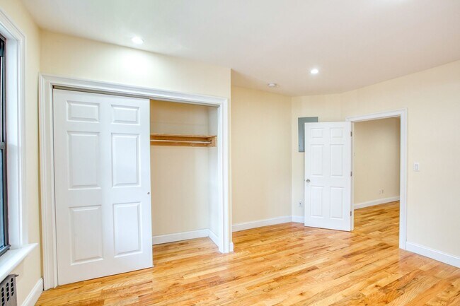 Foto del edificio - Updated 3 bedroom 1st floor apartment in Waterbury