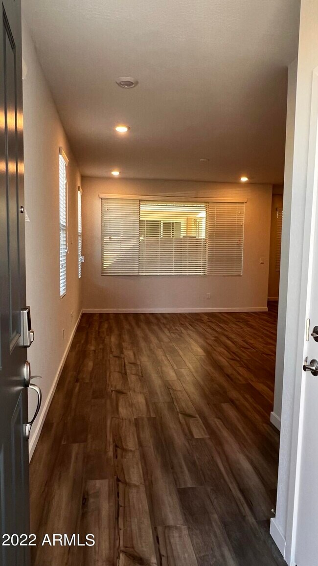 Building Photo - 1115 W. Diamondback Dr.