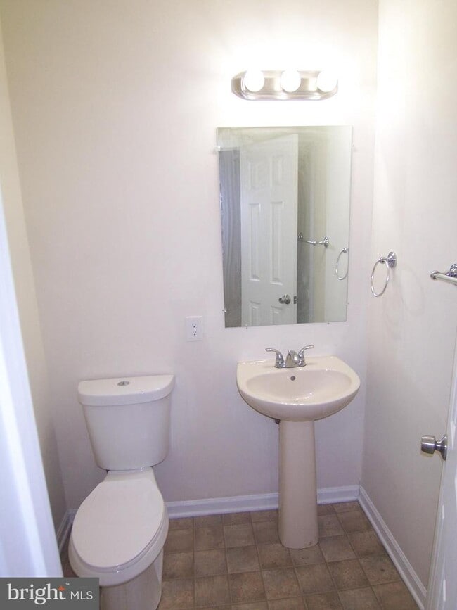 Building Photo - 411 Amelanchier Ct