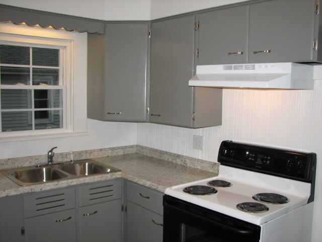 Building Photo - 404 S Celia Ave