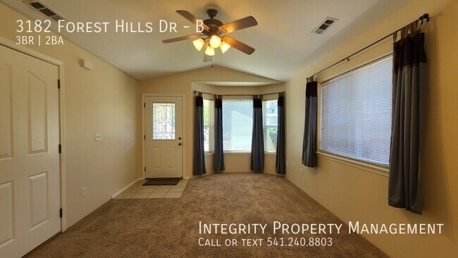 Foto del edificio - 3182 Forest Hills Dr