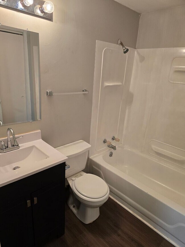Foto del edificio - Cozy Renovated Studio Home – Pet Friendly ...