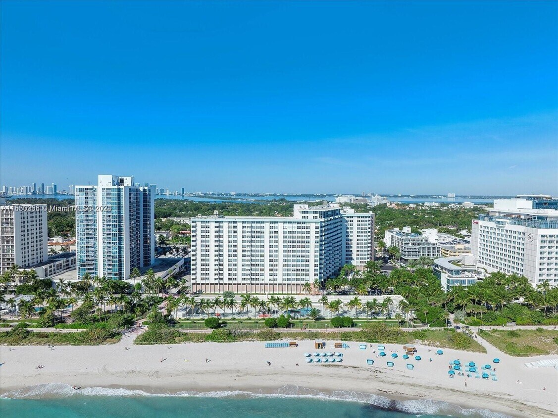 Primary Photo - 2899 Collins Ave