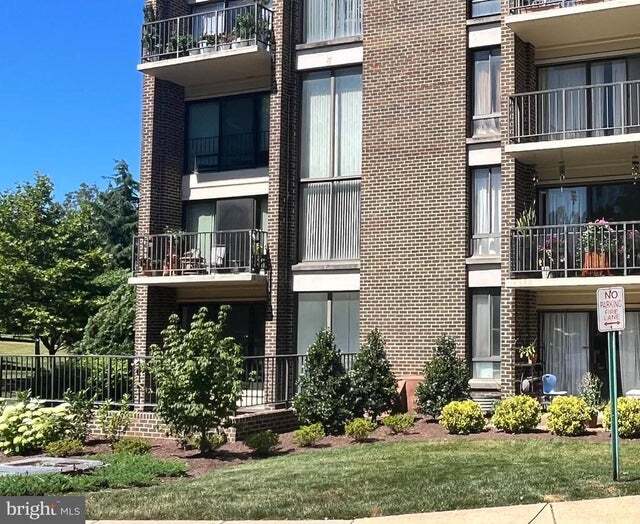 Balconies & views - 9900 Georgia Ave