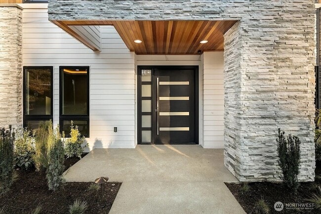 Building Photo - 9206 NE 24th St