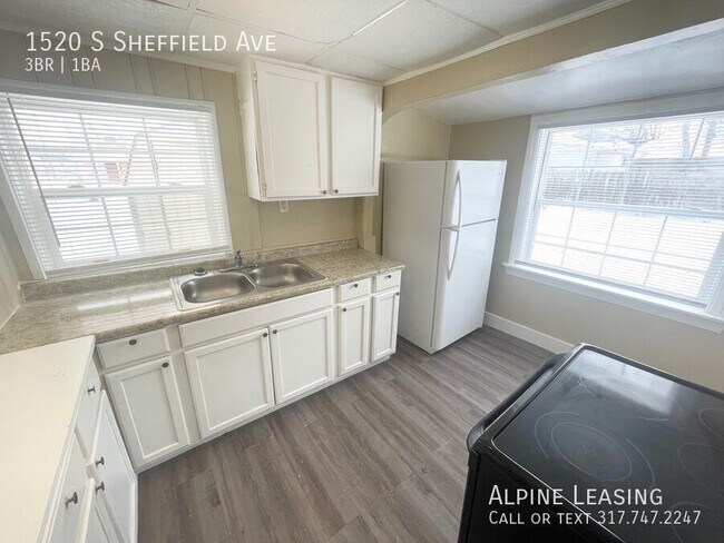 Building Photo - West Indy 3BR House!