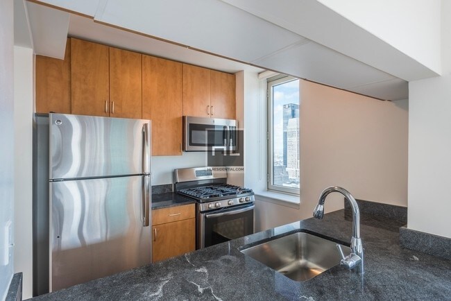Building Photo - 66 W 38th St