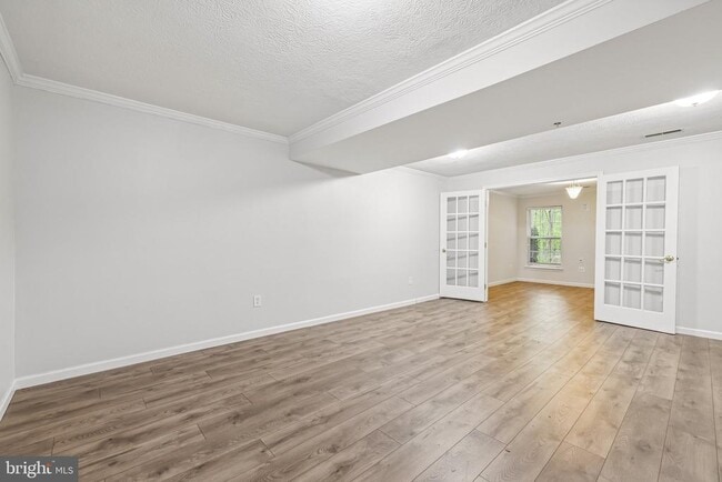 Building Photo - 8727 Thornbrook Dr