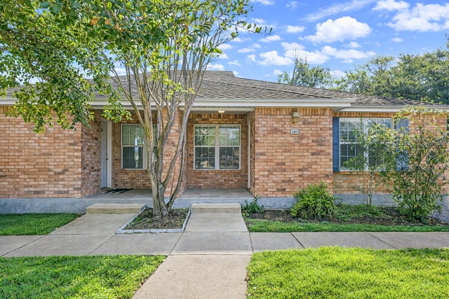 Foto del edificio - 2419 Brittain Ct