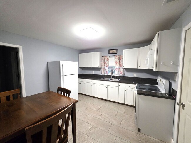 Foto del edificio - Charming 2-Bedroom Home Near Downtown Mount Airy