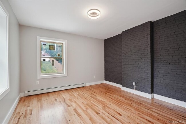 Building Photo - 405 Grand St