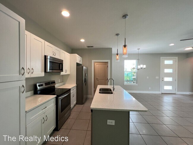Building Photo - 4 br, 2 bath House - 206 Elm Ct