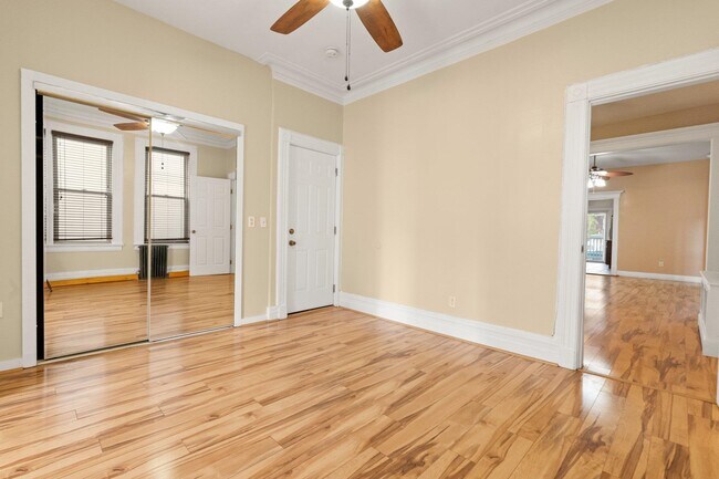 Foto del edificio - 302 Clerk St