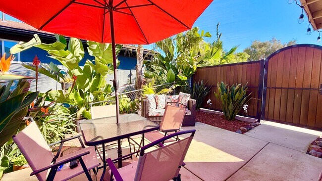 Foto del edificio - Beautifully Appointed Open Studio Layout Guest Home with Private Patio Area on Beautiful & Serene...