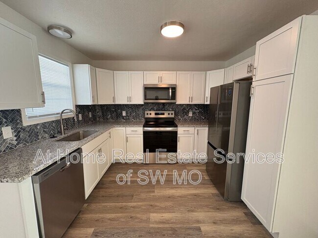 Foto del edificio - 249 E Hardy St