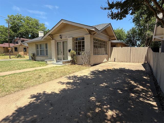 Foto del edificio - 2126 Mistletoe Ave