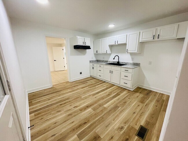 Foto del edificio - Stunning 4 Bedroom Home for Rent - Fully Remodeled!