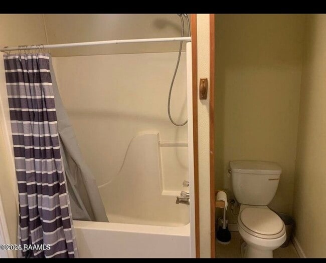 Building Photo - 1003 School St