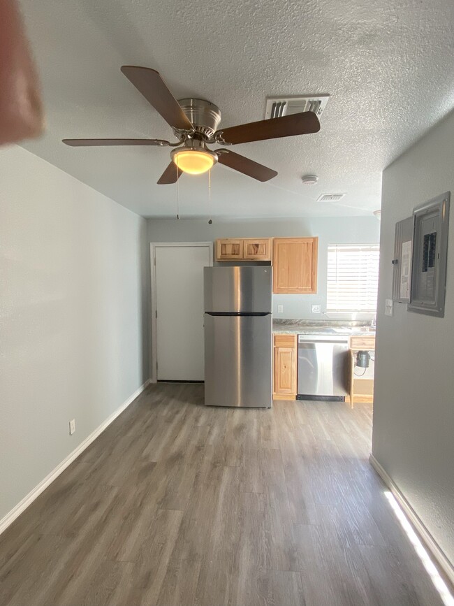 Dining area - 10621 Starcrest Dr