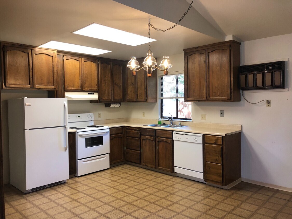 Building Photo - C-R117-R123NW