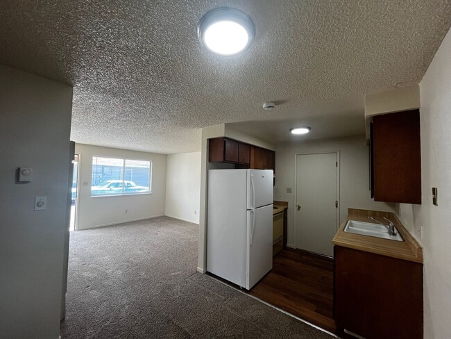 Building Photo - NE134-Robinson, Lorenz