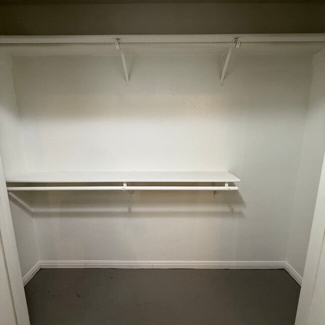 Building Photo - $500 Off 1st Full Month!* All Utilities In...