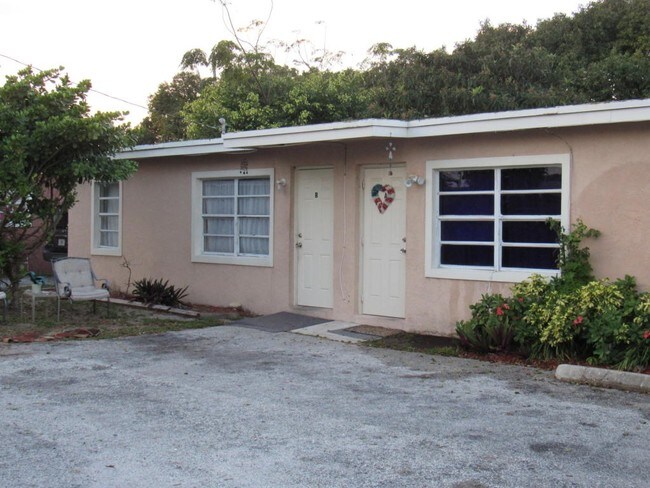 Building Photo - 402 NW 10th Ave