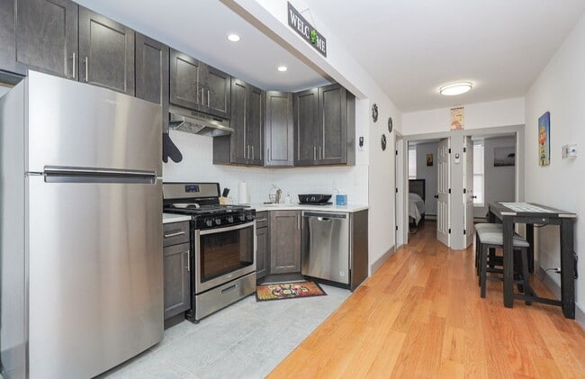 Building Photo - 479 Putnam Ave