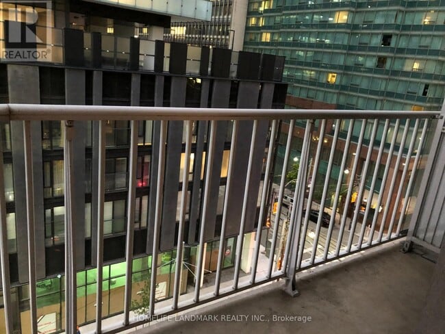 Building Photo - 105 Victoria St