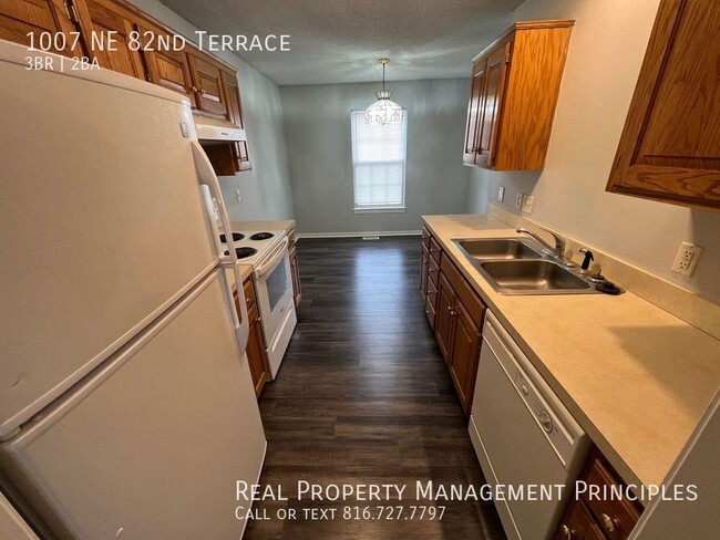 Building Photo - Recently Remodeled, 3 Bedroom, 2 Bath Town...