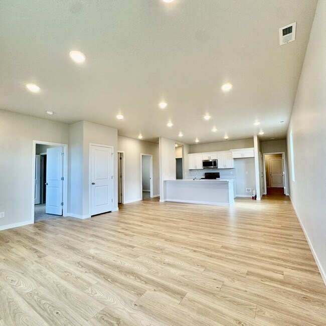 Foto del edificio - Beautiful Brand New Home!