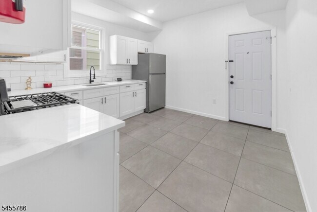 Building Photo - 155 Fairmount Ave