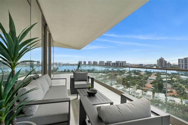 Foto del edificio - 18975 Collins Ave