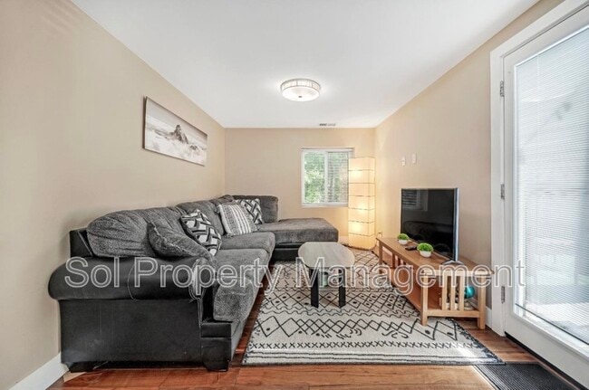 Foto del edificio - 20800 Locust Dr