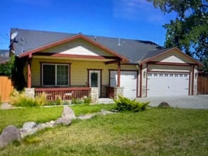 Building Photo - 1013 Eagle Ln