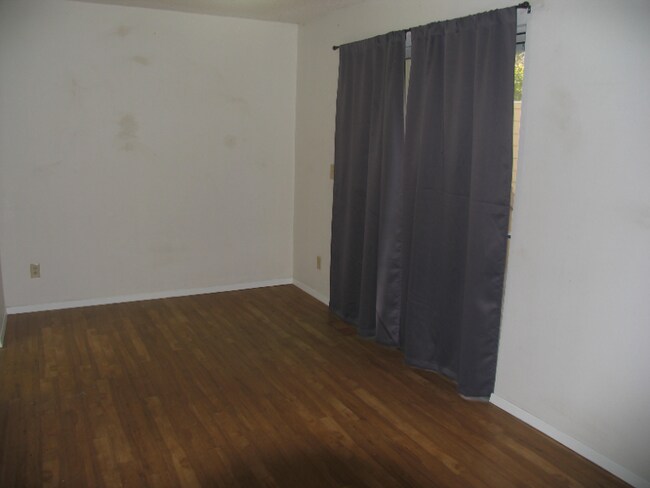 Building Photo - 2228 Palm Dr