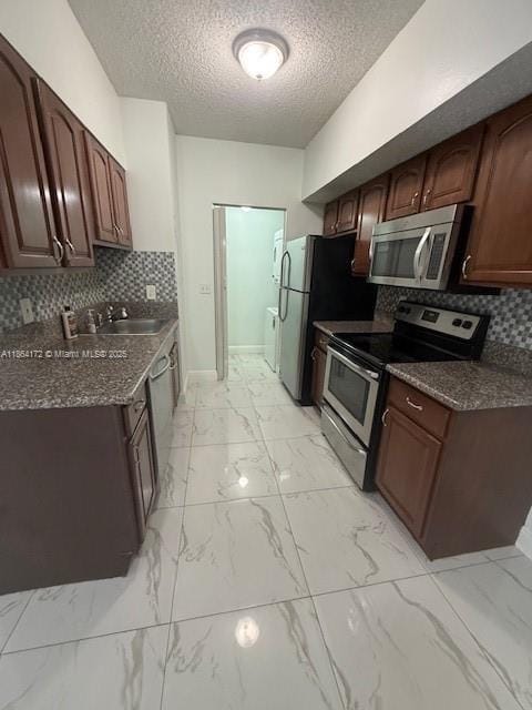 Building Photo - 3221 Sabal Palm Manor