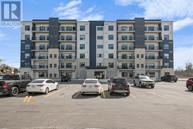 Building Photo - 3320 Stella Crescent