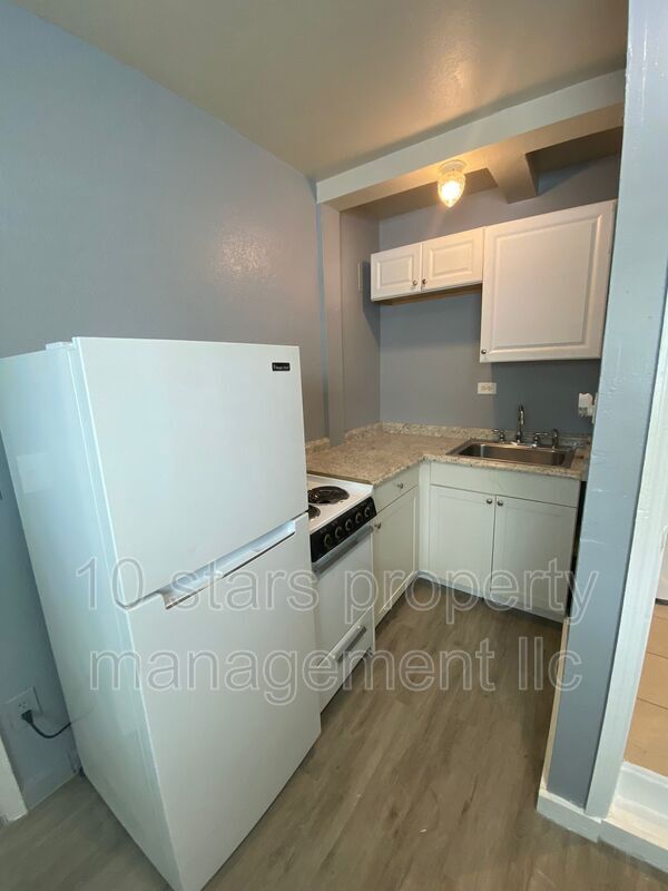 Building Photo - 407 S Jupiter Ave