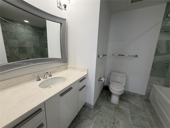 Building Photo - 1060 Brickell Ave