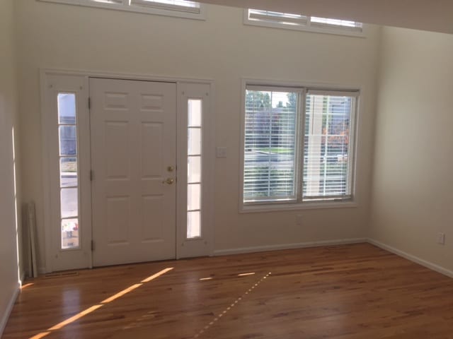 Building Photo - Tremendous Twin Home!