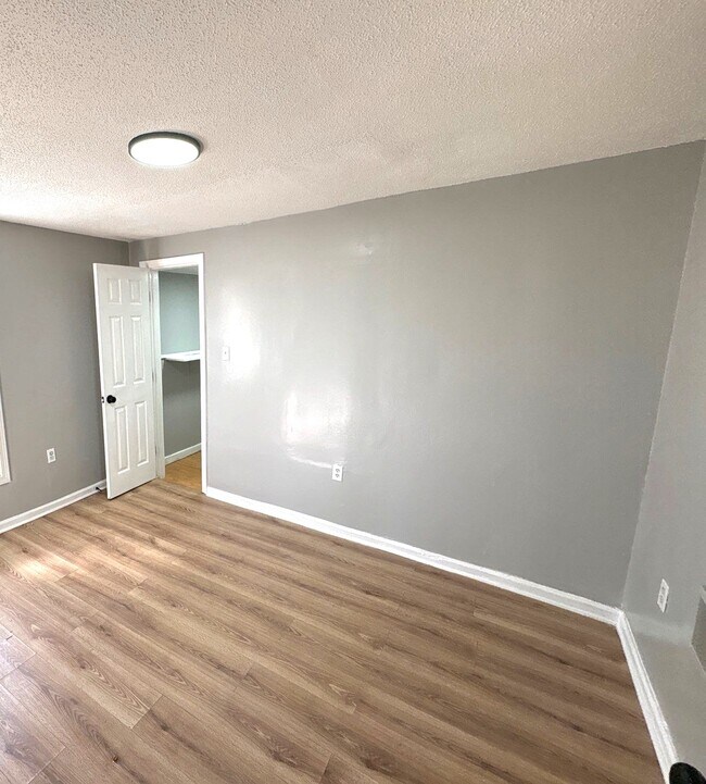 Foto del edificio - 329 N College St