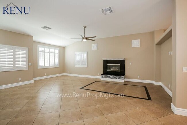 Foto del edificio - Now Available!