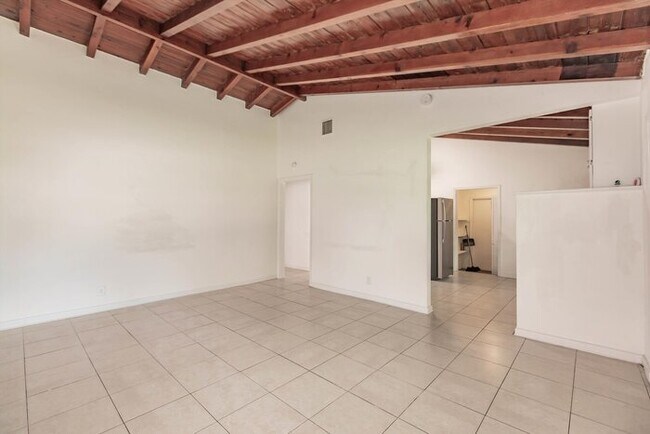 Foto del edificio - TWO BEDROOM CHARMER IN WEST PALM BEACH